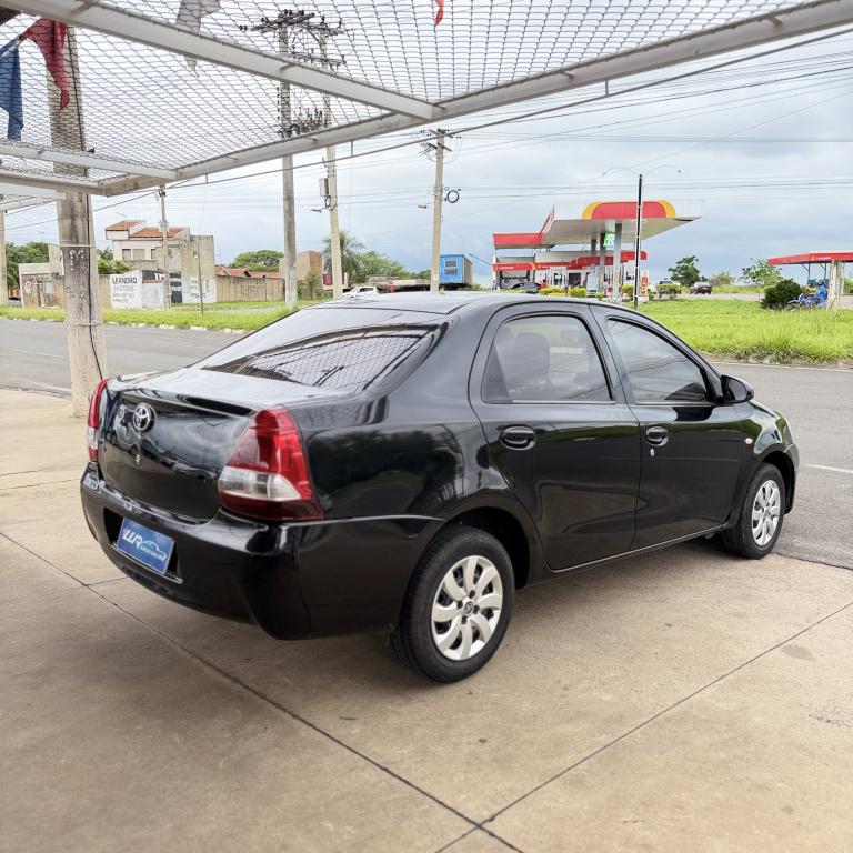 TOYOTA Etios Sedan - Foto