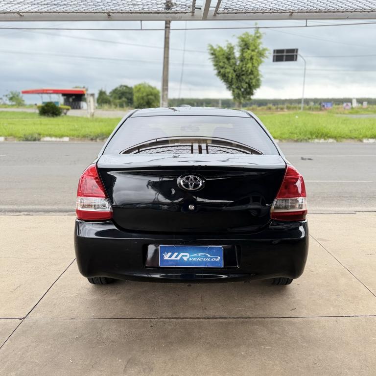 TOYOTA Etios Sedan - Foto