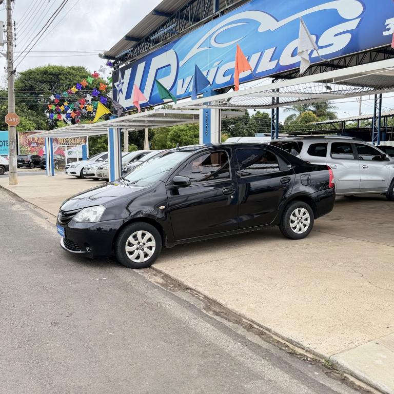 TOYOTA Etios Sedan - Foto