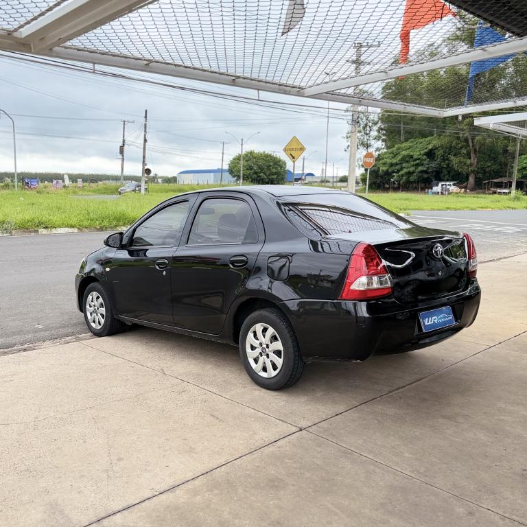 TOYOTA Etios Sedan - Foto