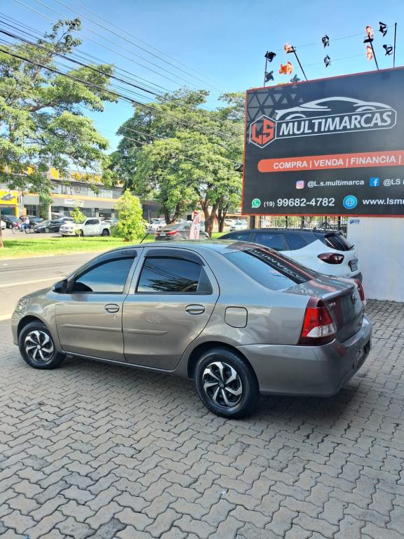 TOYOTA Etios Sedan - Foto