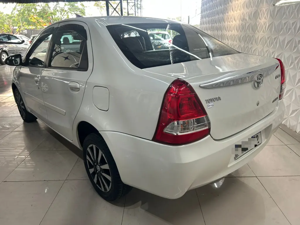 TOYOTA Etios Sedan - Foto