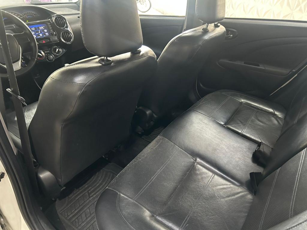 TOYOTA Etios Sedan - Foto