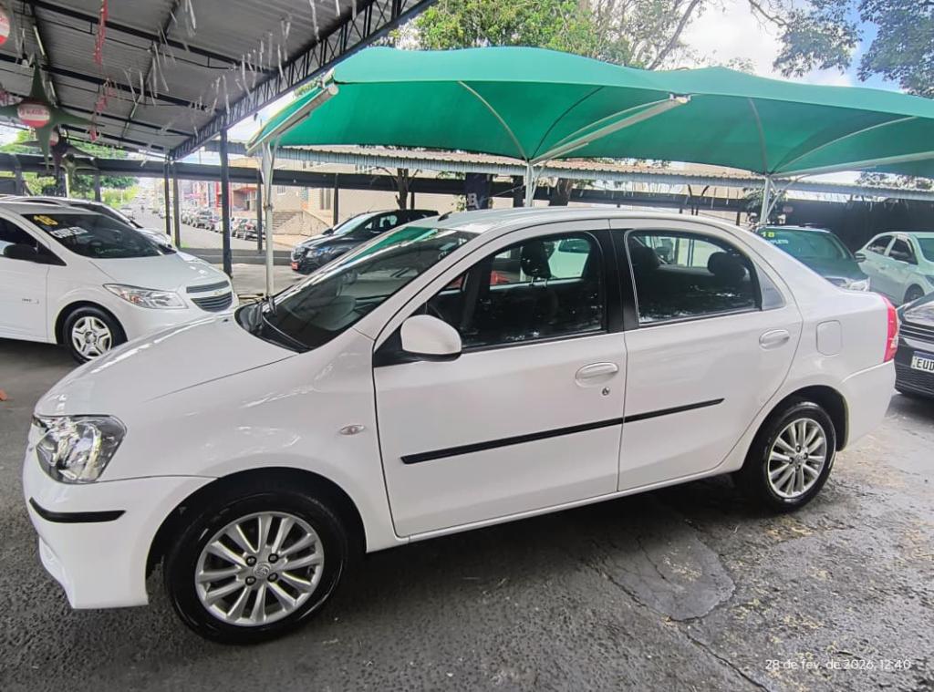 TOYOTA Etios Sedan - Foto