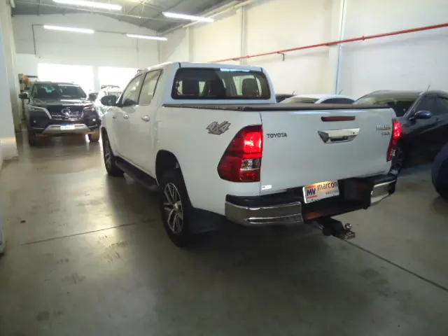 TOYOTA Hilux Caminhonete - Foto