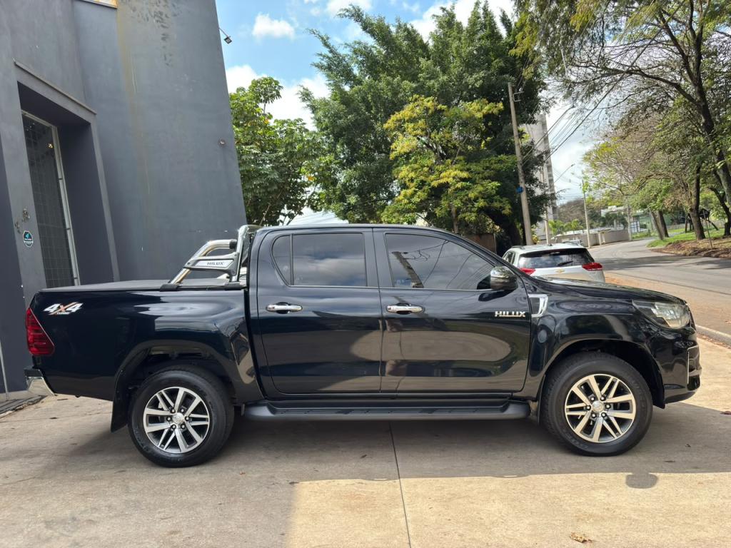TOYOTA Hilux Caminhonete - Foto