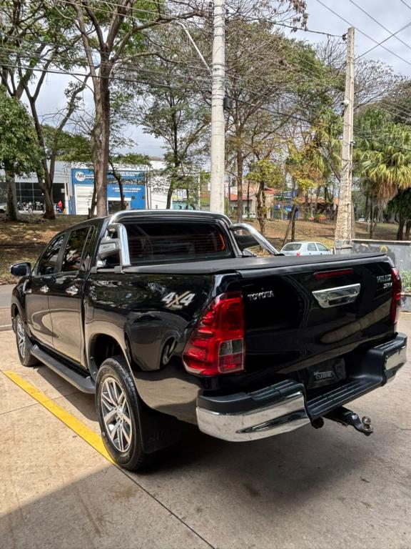 TOYOTA Hilux Caminhonete - Foto