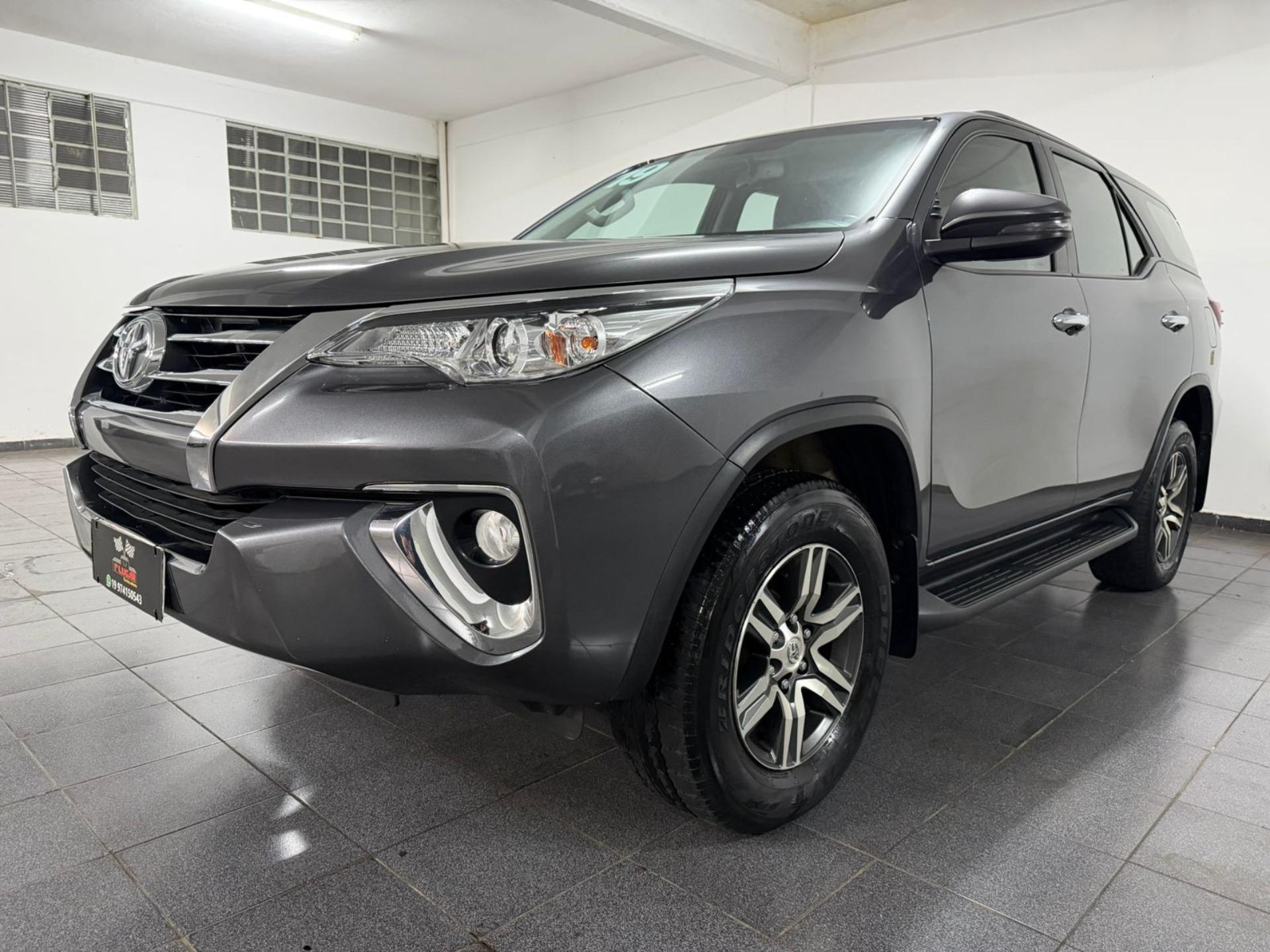 TOYOTA Hilux SW4