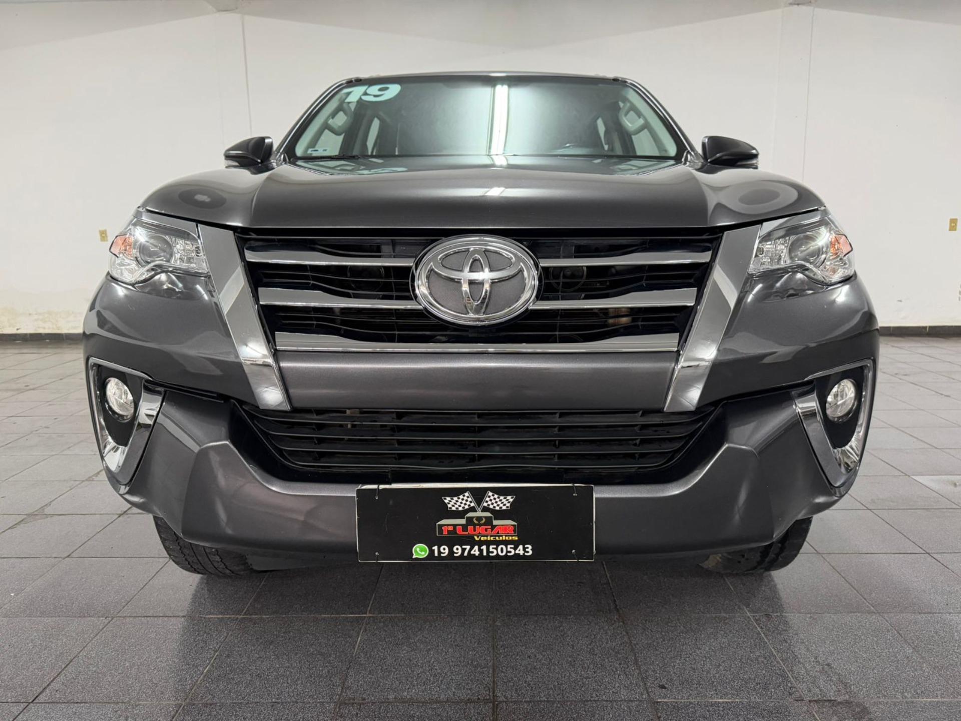TOYOTA Hilux SW4 - Foto
