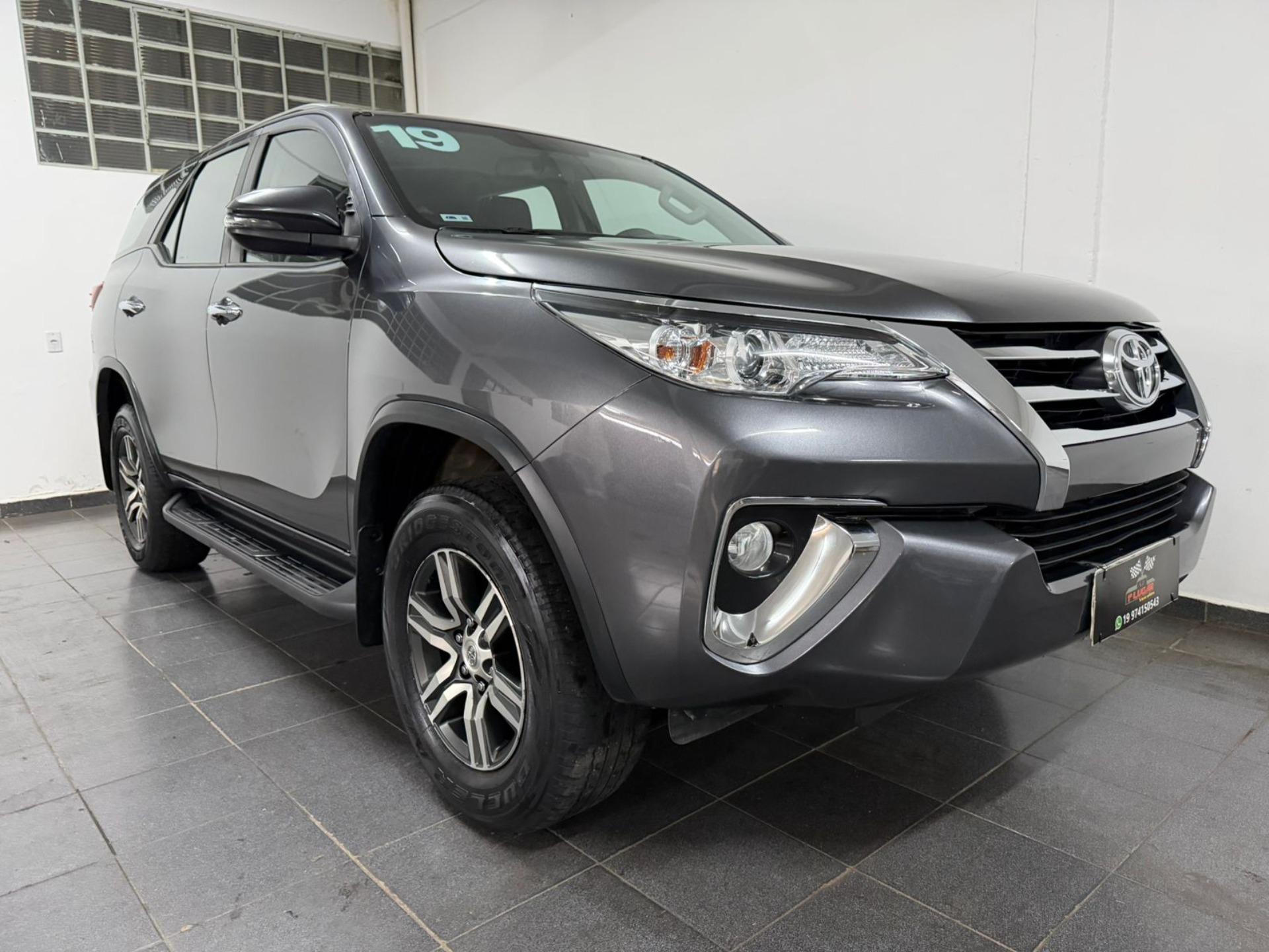 TOYOTA Hilux SW4 - Foto