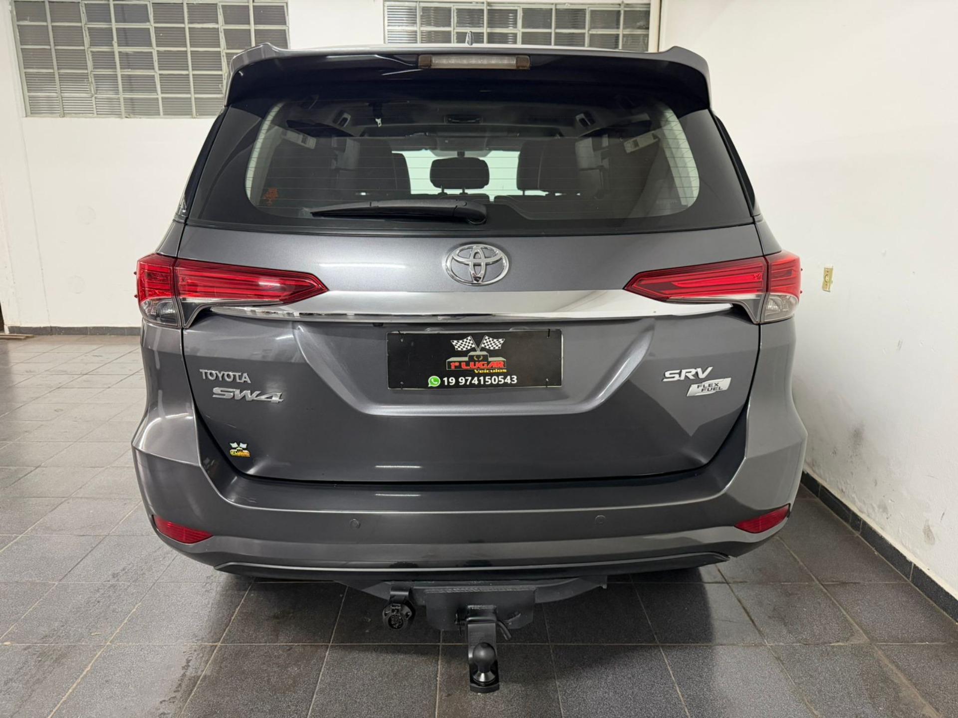 TOYOTA Hilux SW4 - Foto