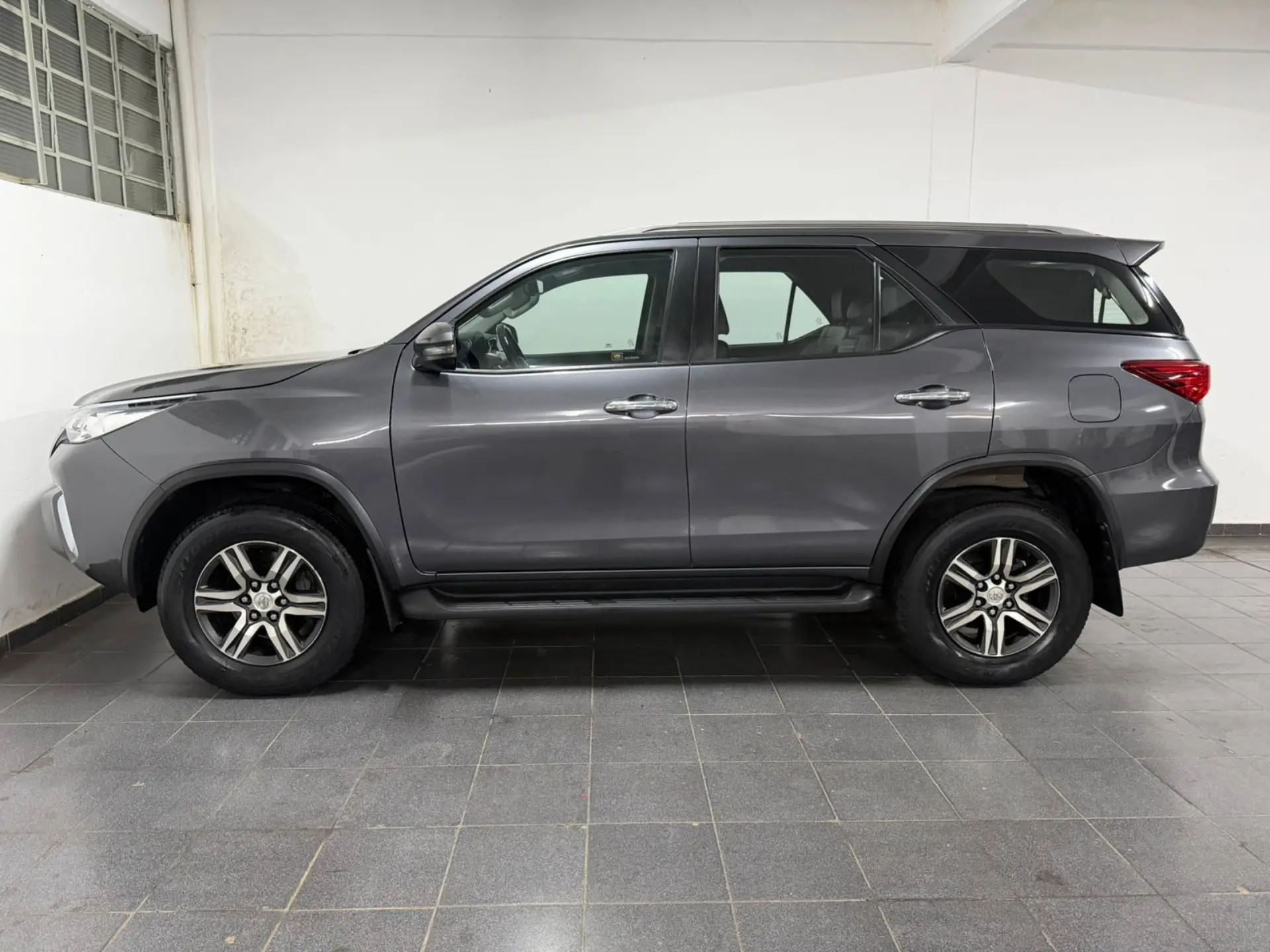TOYOTA Hilux SW4 - Foto