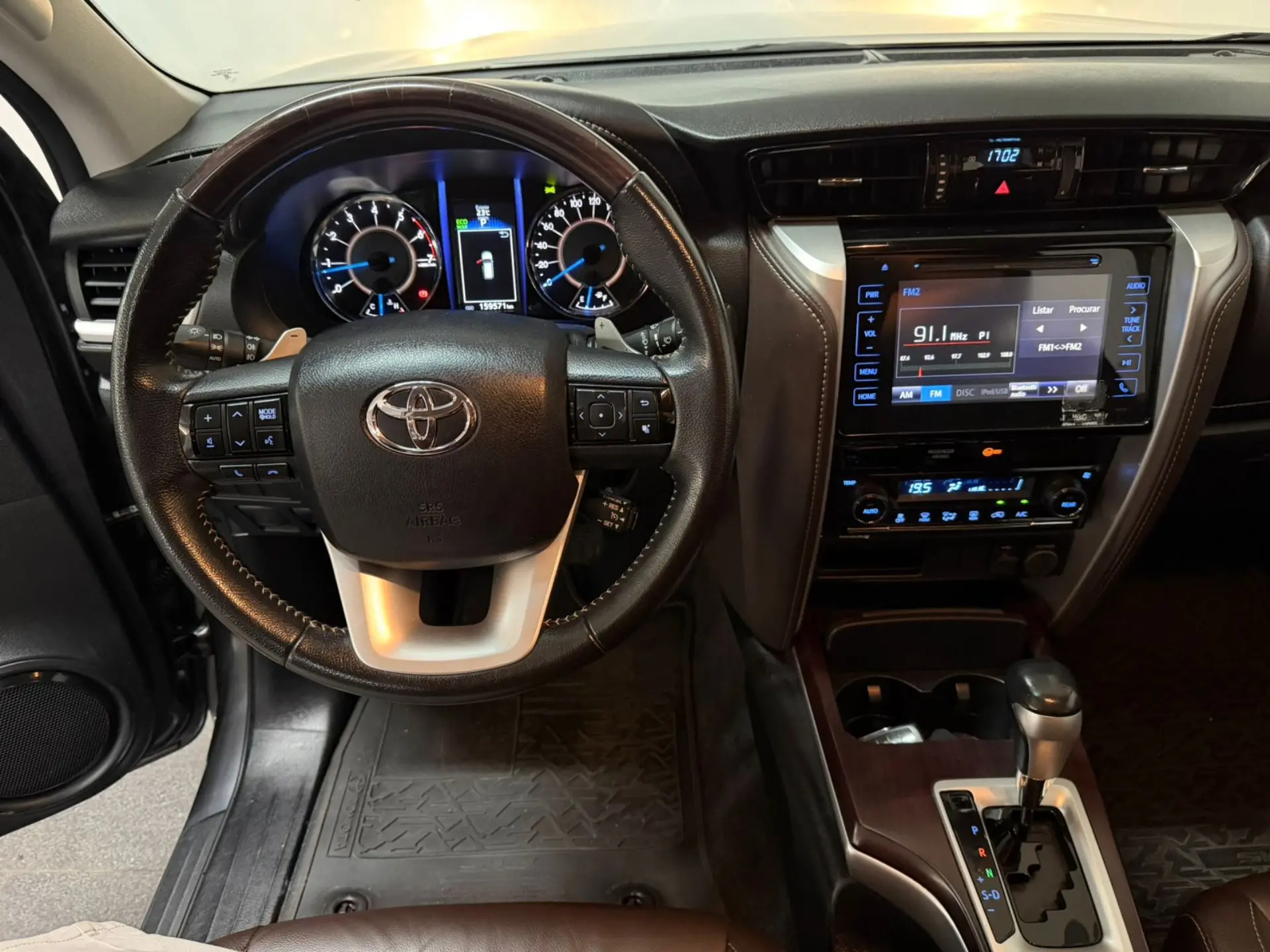 TOYOTA Hilux SW4 - Foto