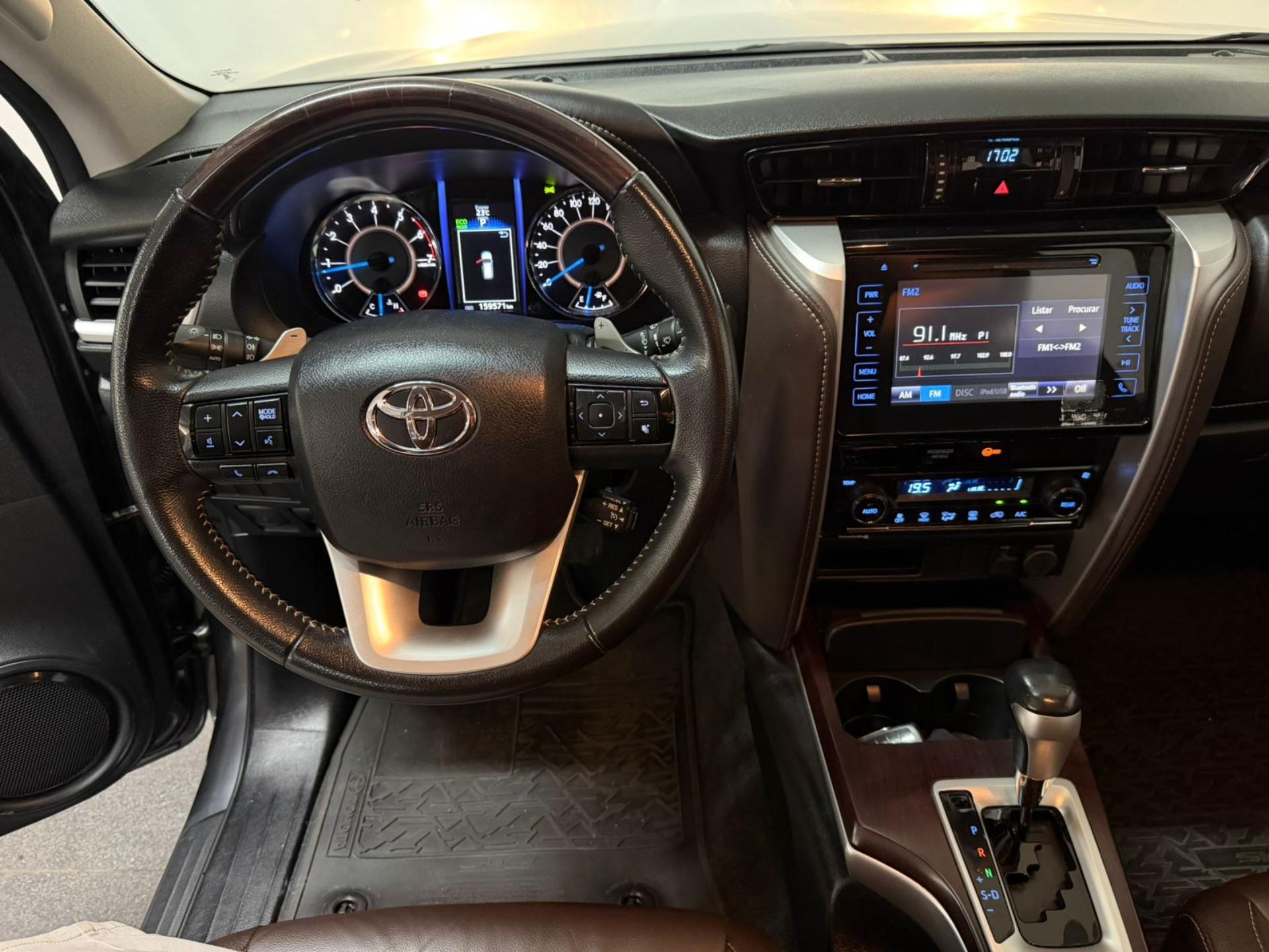 TOYOTA Hilux SW4 - Foto