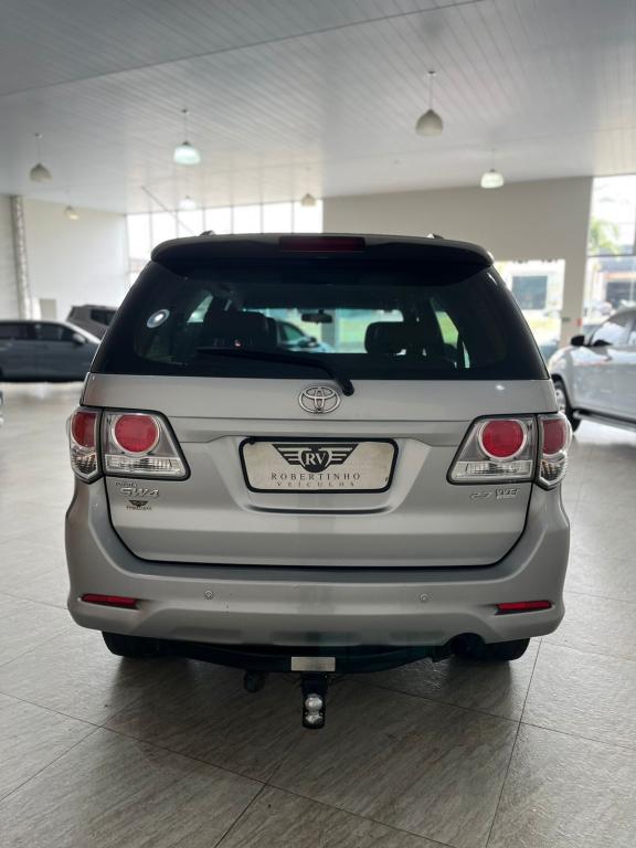 TOYOTA Hilux SW4 - Foto