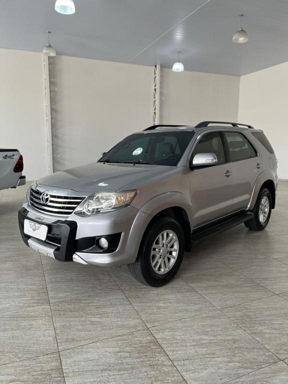 TOYOTA Hilux SW4 - Foto