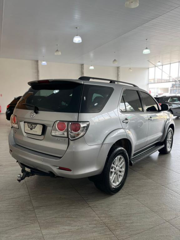 TOYOTA Hilux SW4 - Foto