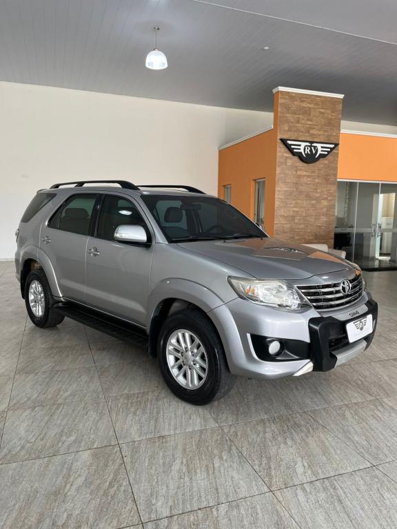 TOYOTA Hilux SW4 - Foto