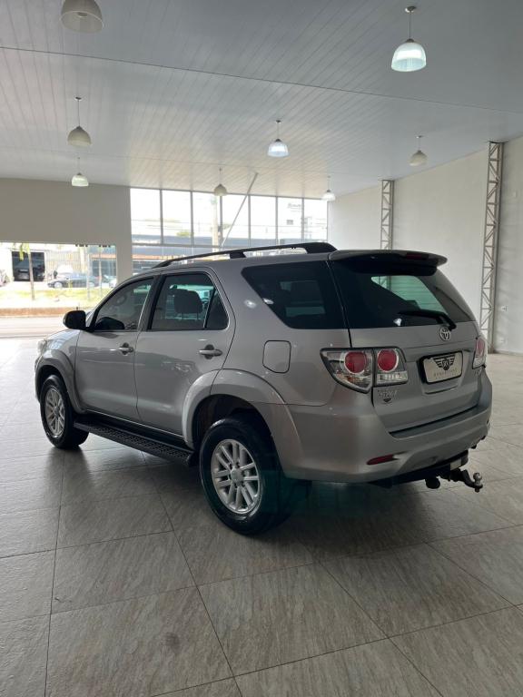 TOYOTA Hilux SW4 - Foto