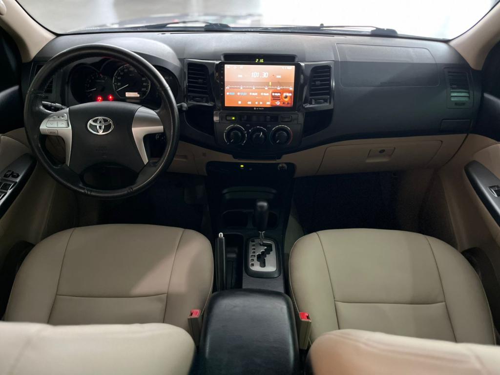 TOYOTA Hilux SW4 - Foto