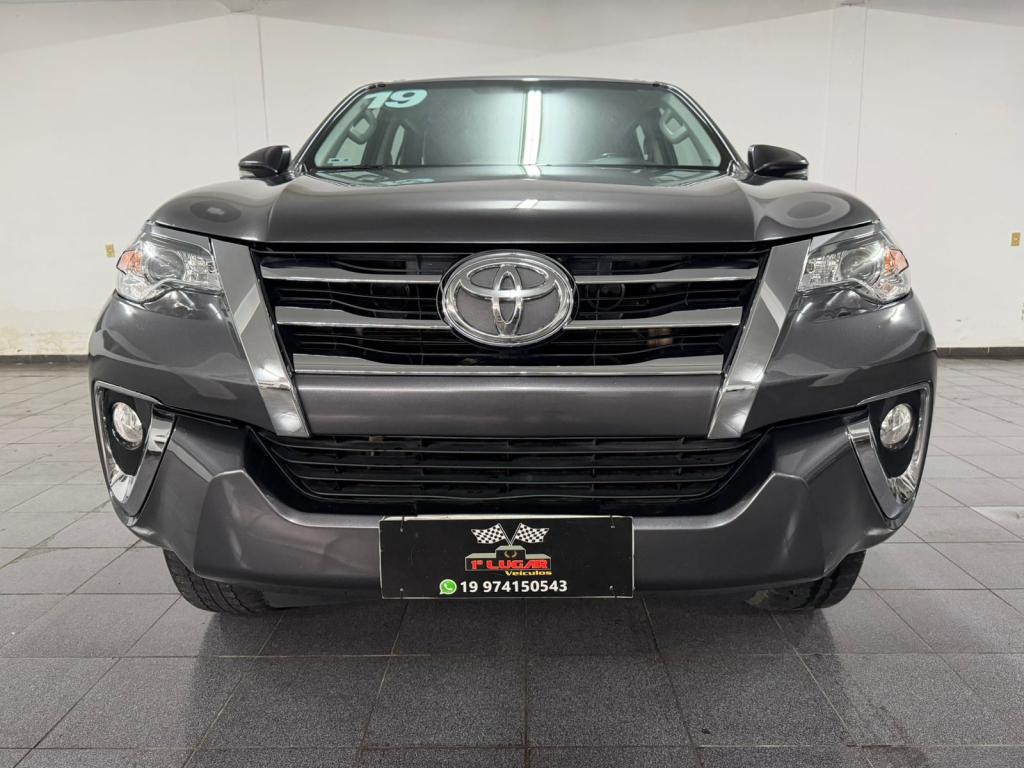 TOYOTA Hilux SW4 - Foto