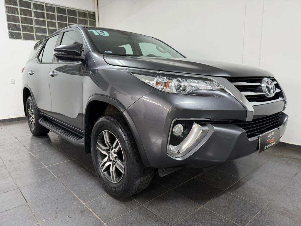 TOYOTA Hilux SW4 - Foto