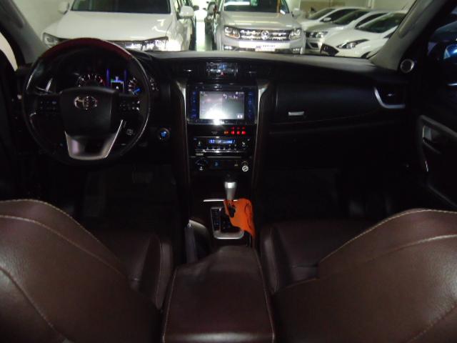 TOYOTA Hilux SW4 - Foto