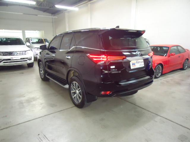 TOYOTA Hilux SW4 - Foto