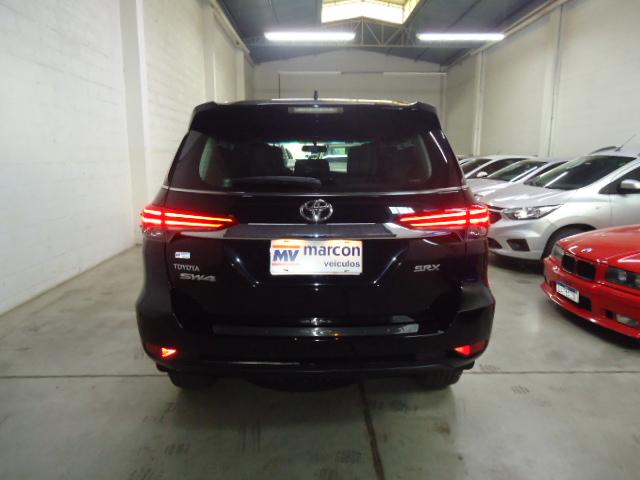 TOYOTA Hilux SW4 - Foto