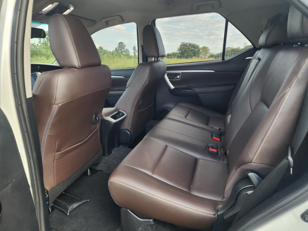 TOYOTA Hilux SW4 - Foto