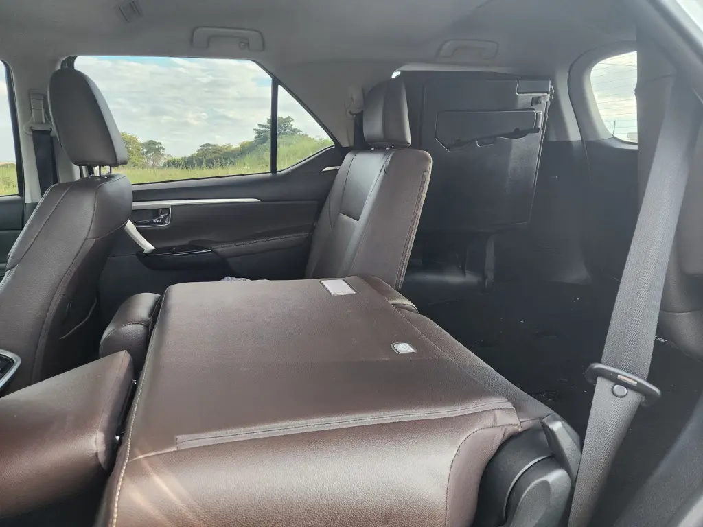 TOYOTA Hilux SW4 - Foto