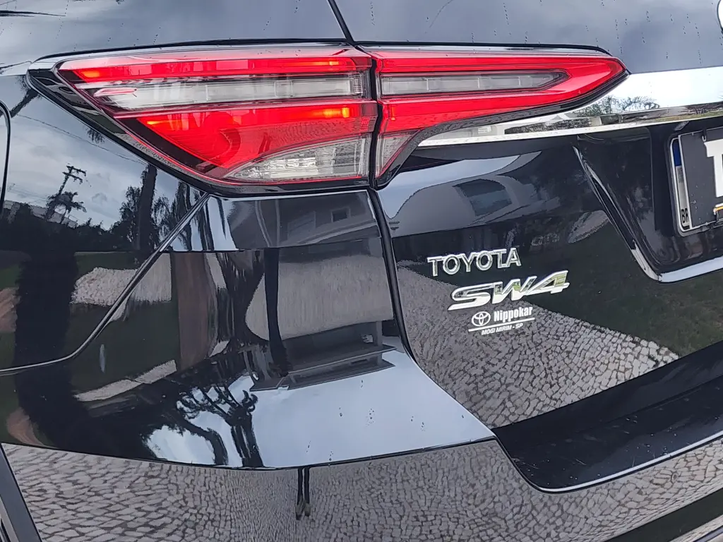 TOYOTA Hilux SW4 - Foto