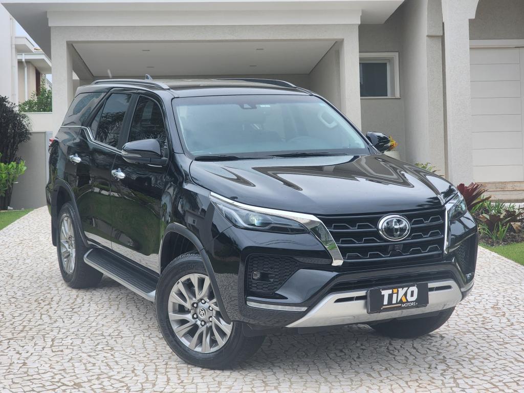 TOYOTA Hilux SW4