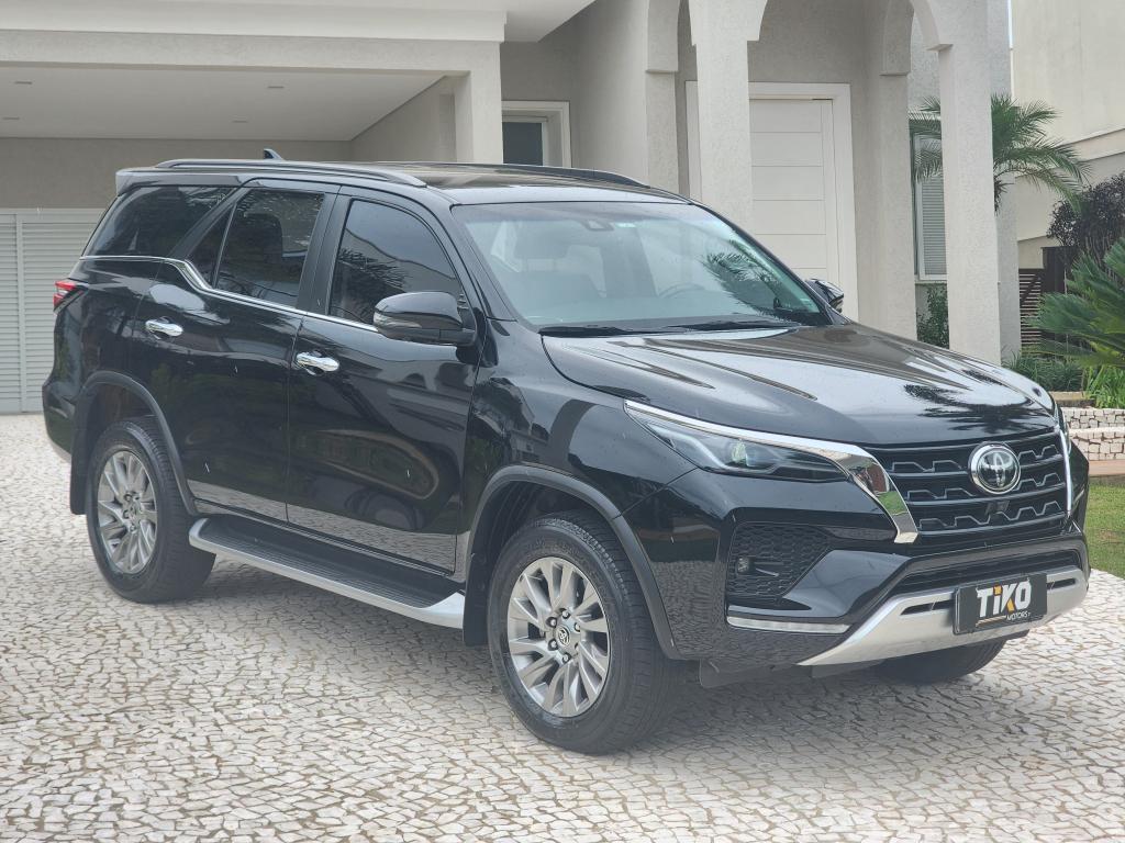 TOYOTA Hilux SW4 - Foto