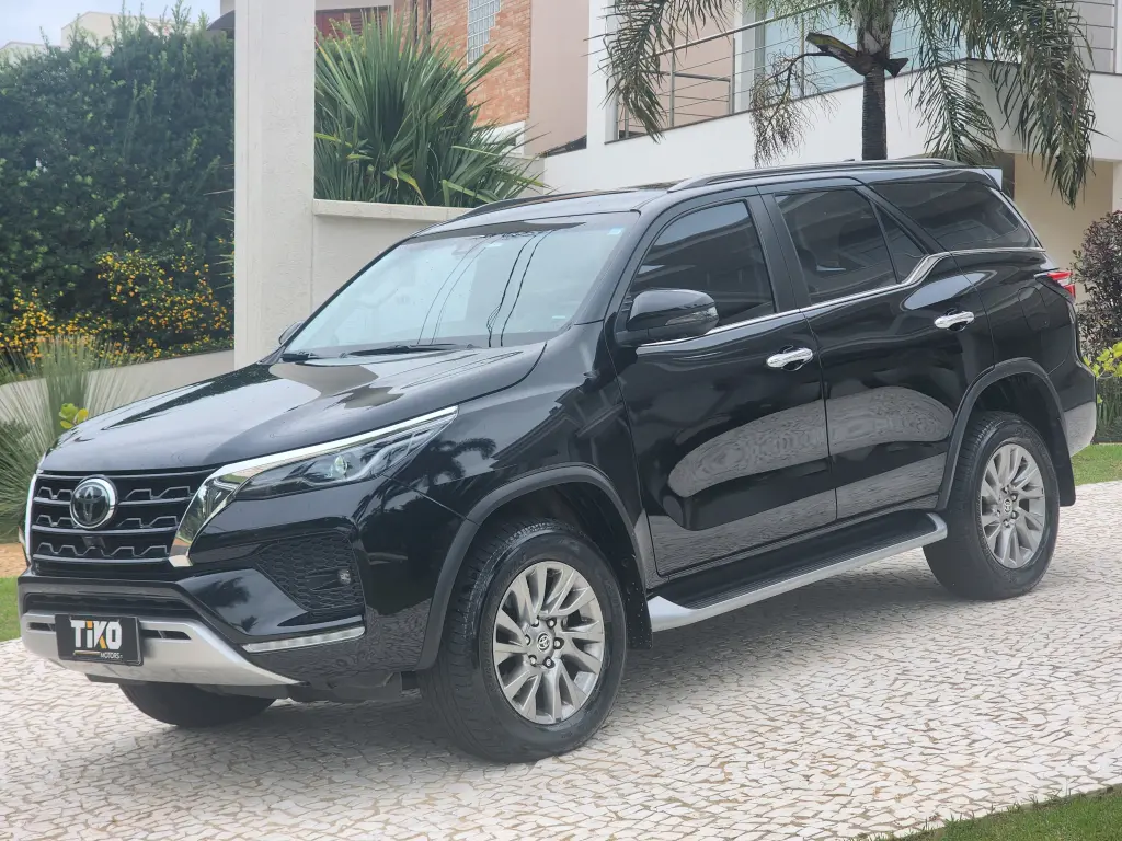 TOYOTA Hilux SW4 - Foto