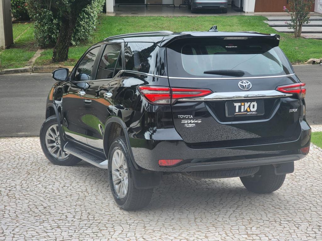 TOYOTA Hilux SW4 - Foto