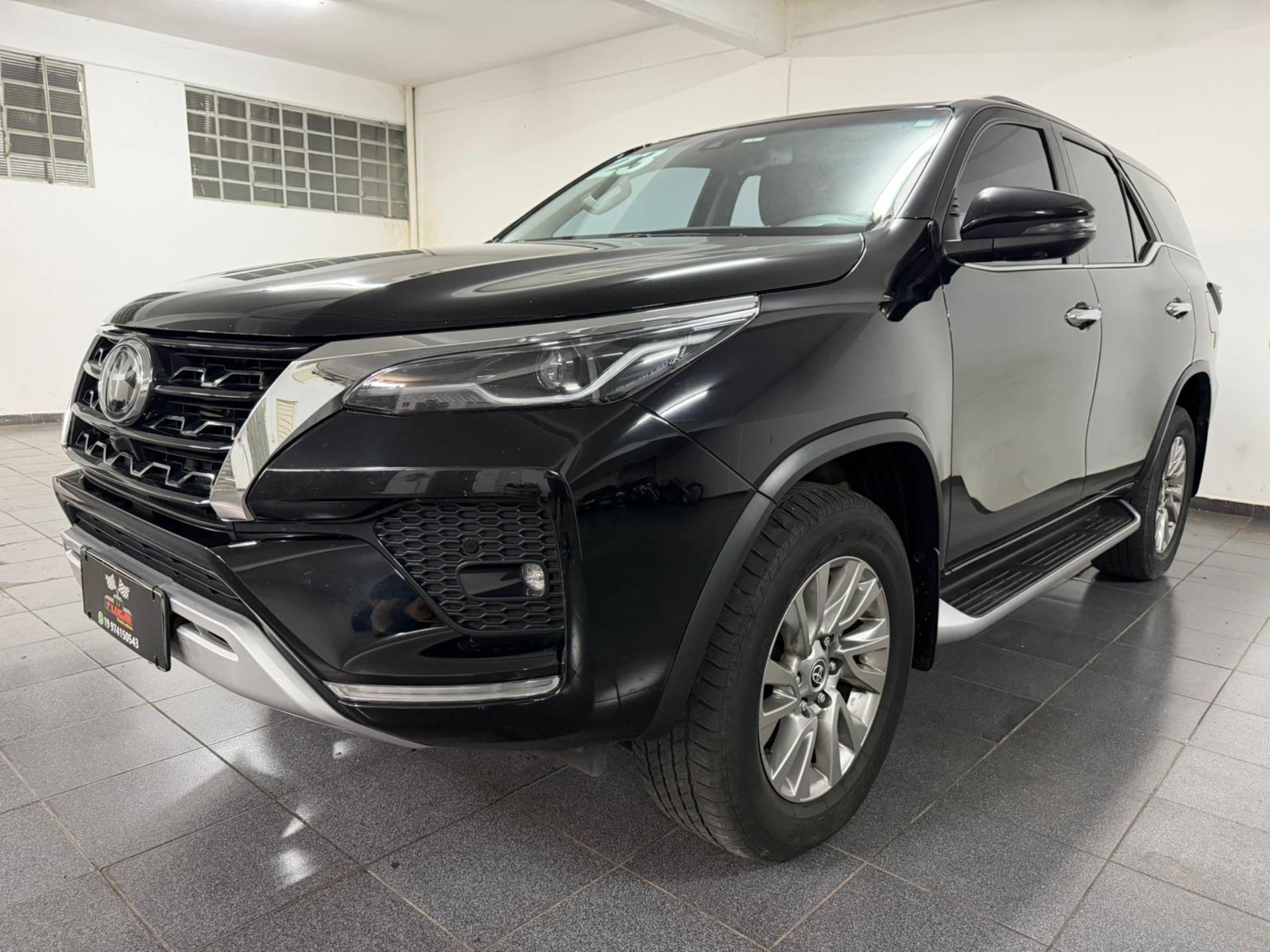 TOYOTA Hilux SW4 - Foto