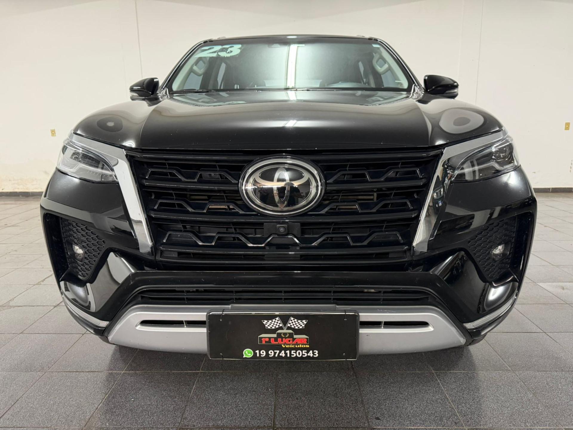 TOYOTA Hilux SW4 - Foto