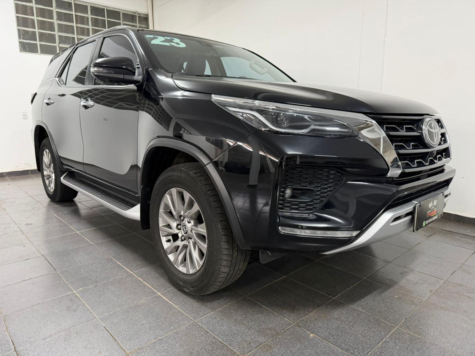 TOYOTA Hilux SW4 - Foto