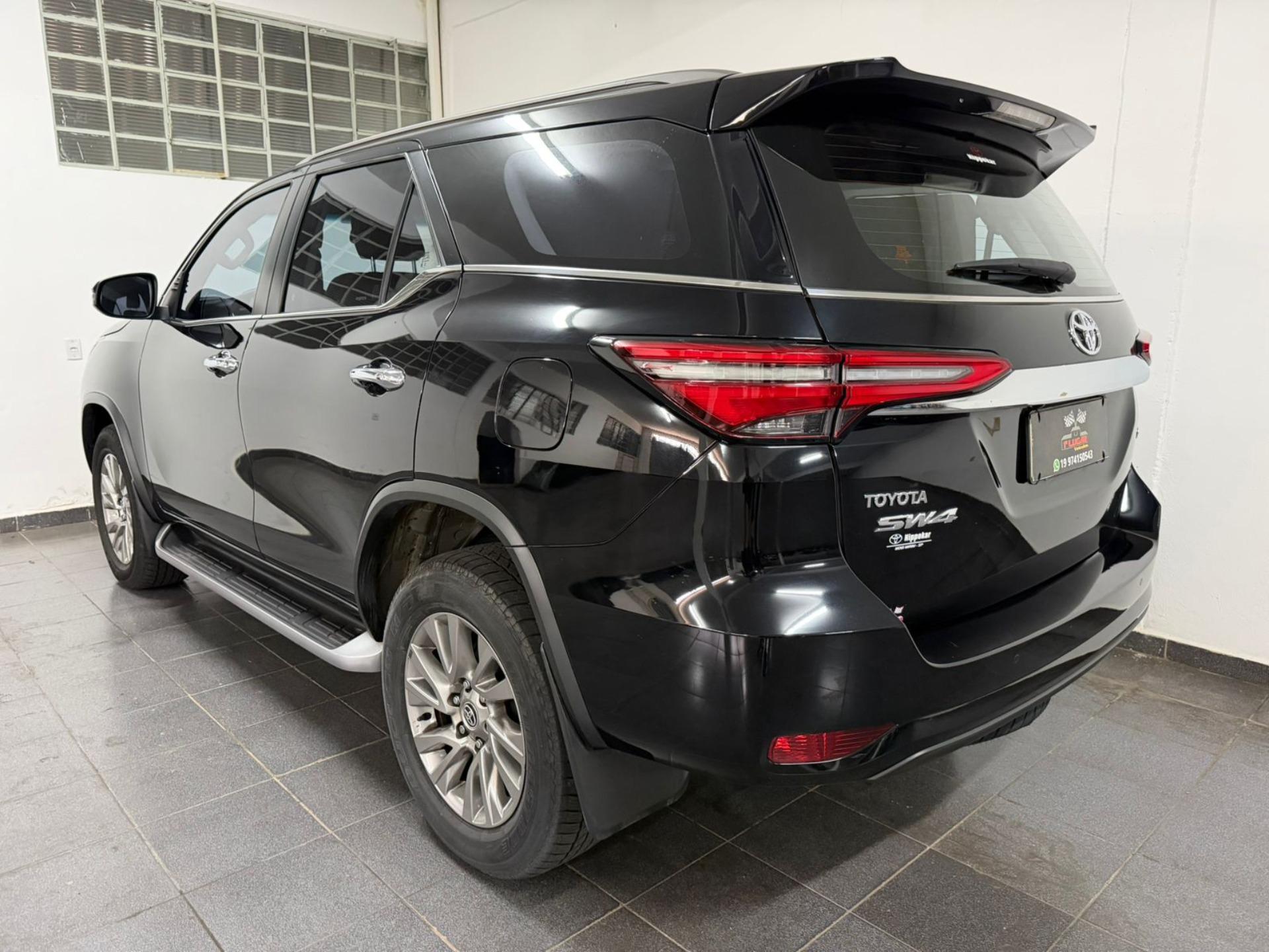 TOYOTA Hilux SW4 - Foto