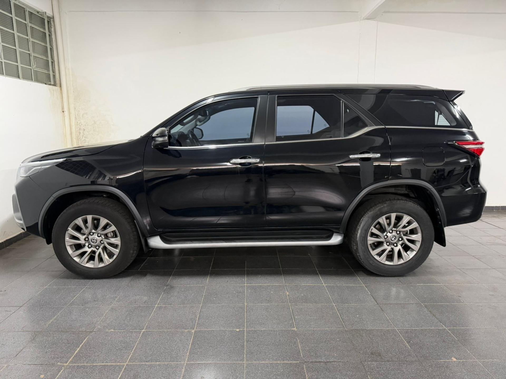 TOYOTA Hilux SW4 - Foto