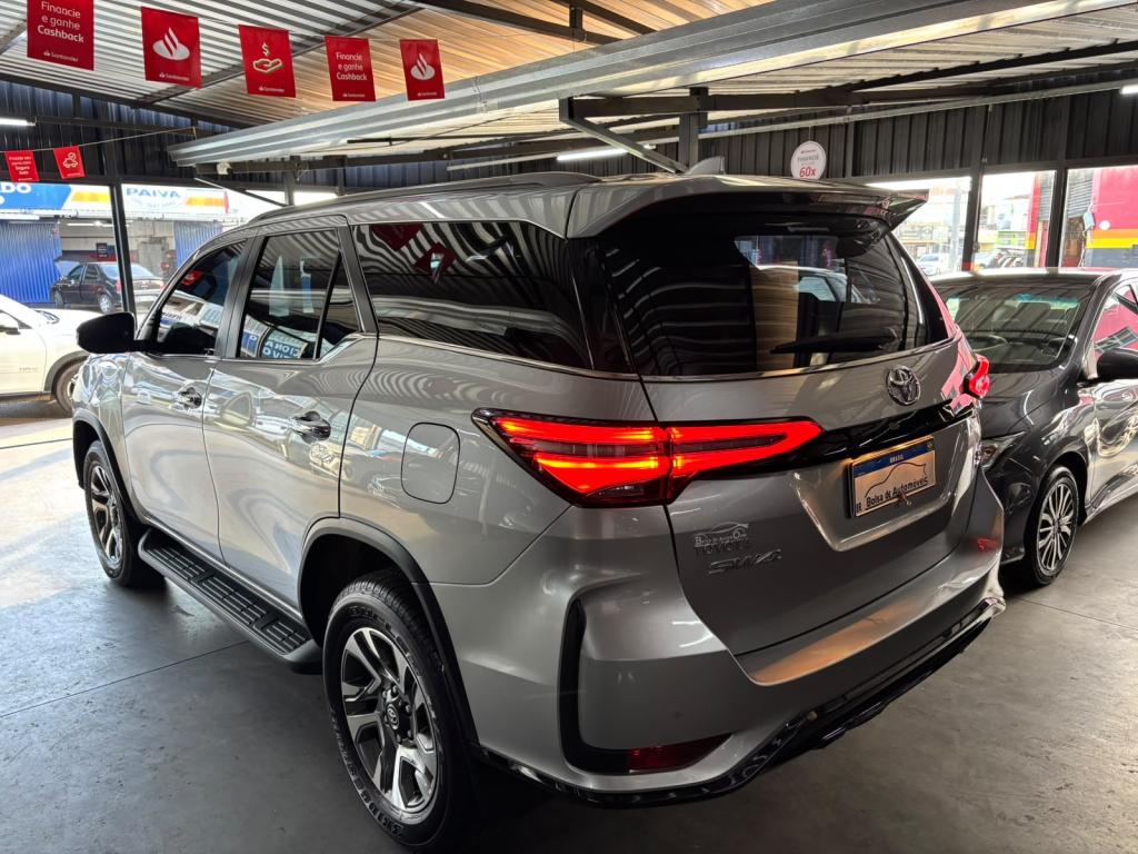 TOYOTA Hilux SW4 - Foto