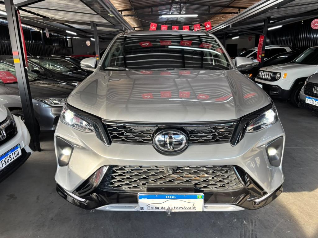 TOYOTA Hilux SW4 - Foto