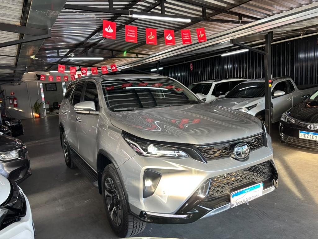 TOYOTA Hilux SW4 - Foto