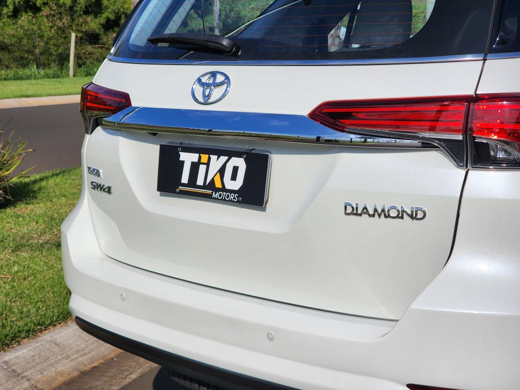 TOYOTA Hilux SW4 - Foto