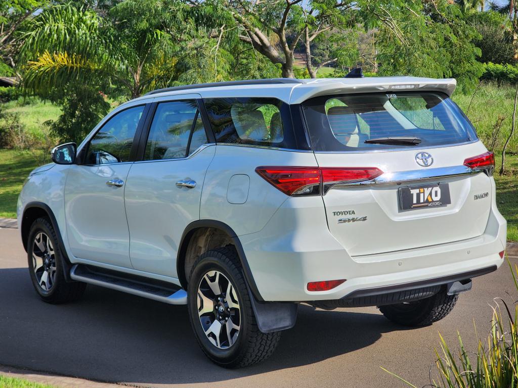 TOYOTA Hilux SW4 - Foto