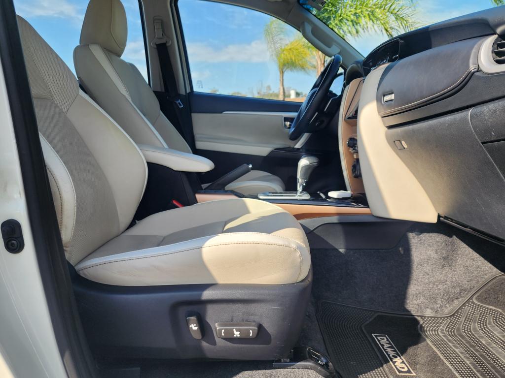TOYOTA Hilux SW4 - Foto