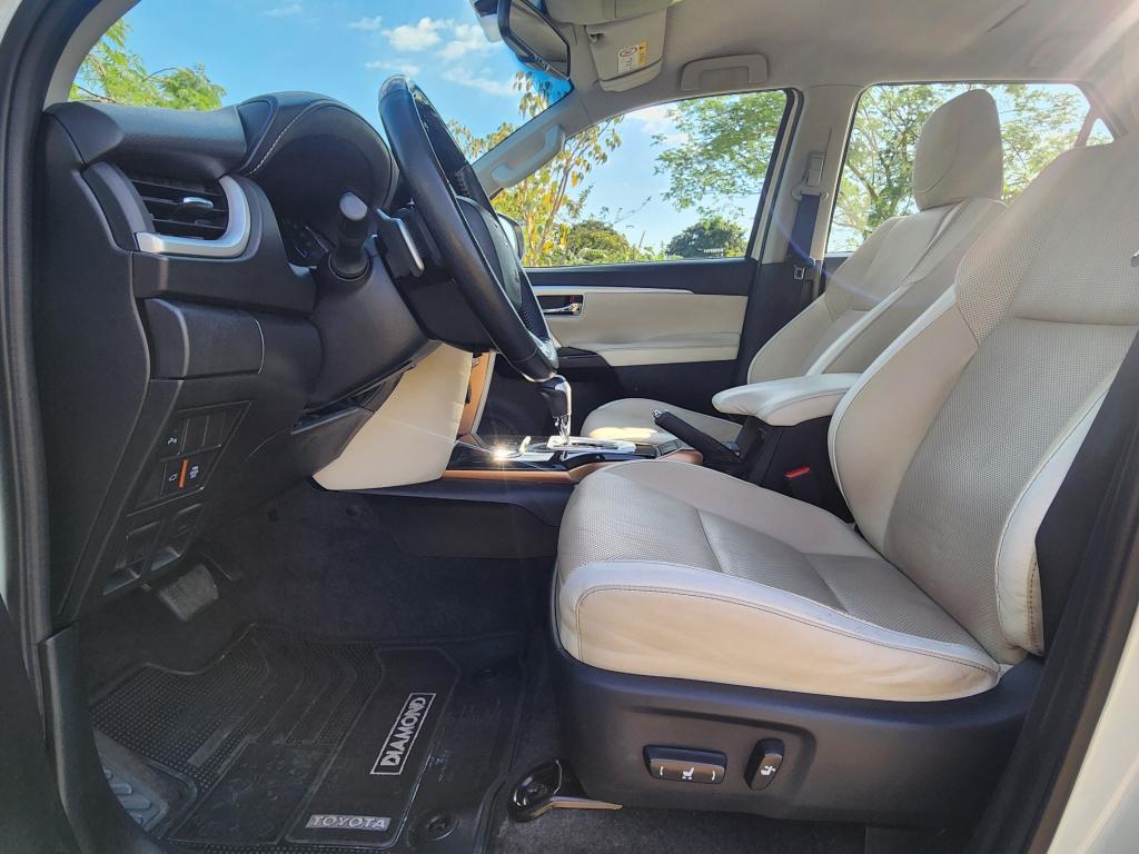 TOYOTA Hilux SW4 - Foto