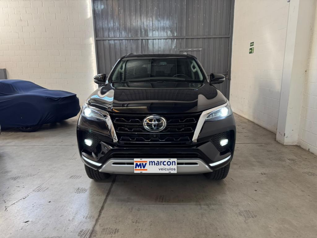 TOYOTA Hilux SW4 - Foto