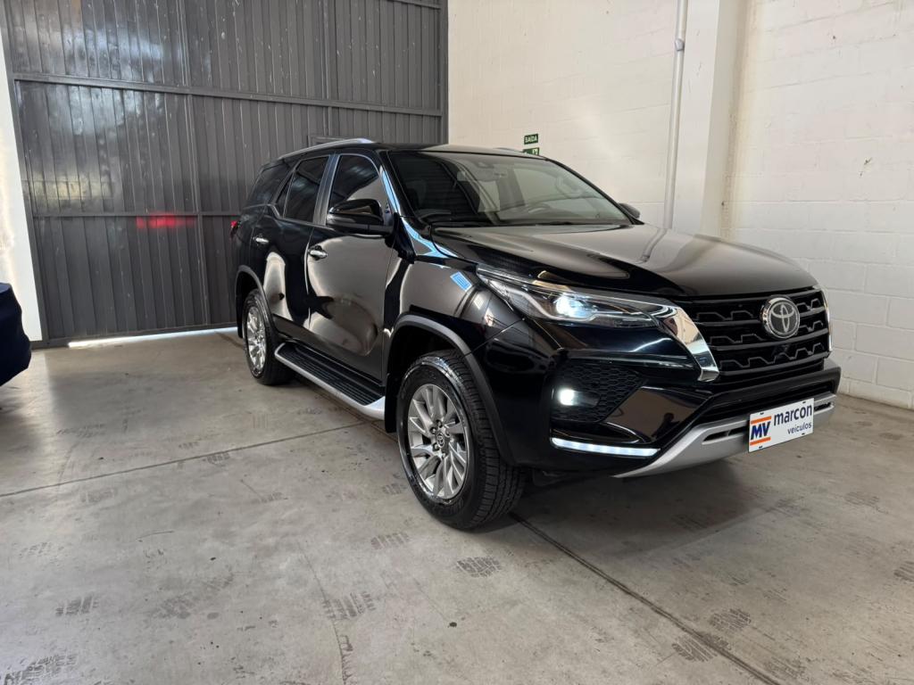 TOYOTA Hilux SW4 - Foto